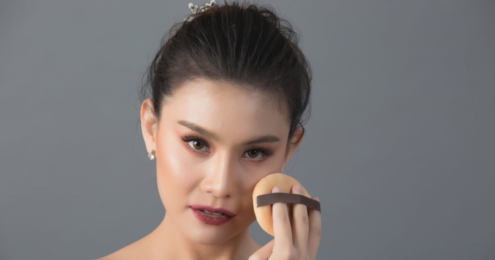 bedak padat berminyak Bedak Padat Berminyak: Pilihan Bedak Padat untuk Kulit… bedak padat berminyak - ilustrasi berita Bedak Padat Berminyak: Pilihan Bedak Padat untuk Kulit Berminyak: 5…