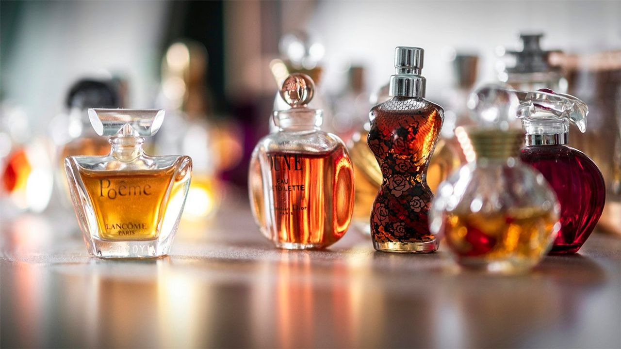 merek parfum Mengapa Para Kreator Kini Ramai-ramai Luncurkan Merek Parfum merek parfum - ilustrasi berita Mengapa Para Kreator Kini Ramai-ramai Luncurkan Merek Parfum