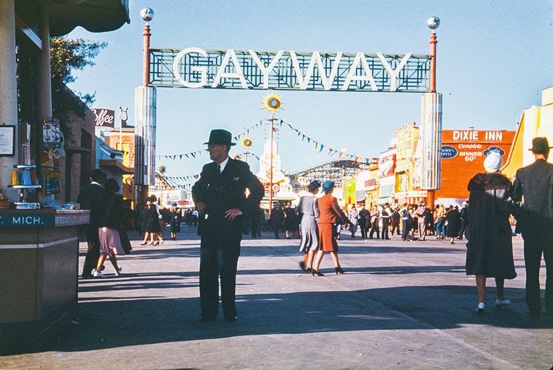 pameran dunia 1939 Pameran Dunia 1939: Koleksi Slide Warna Langka dari Golden… pameran dunia 1939 - ilustrasi berita Pameran Dunia 1939: Koleksi Slide Warna Langka dari Golden Gate