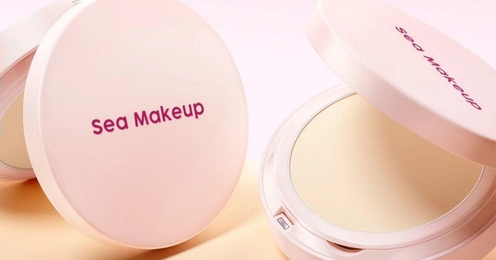 bedak touch-up - ilustrasi berita Pilihan Bedak Touch-Up Kompak Bercermin dan Berspons untuk Tampilan Segar Seharian