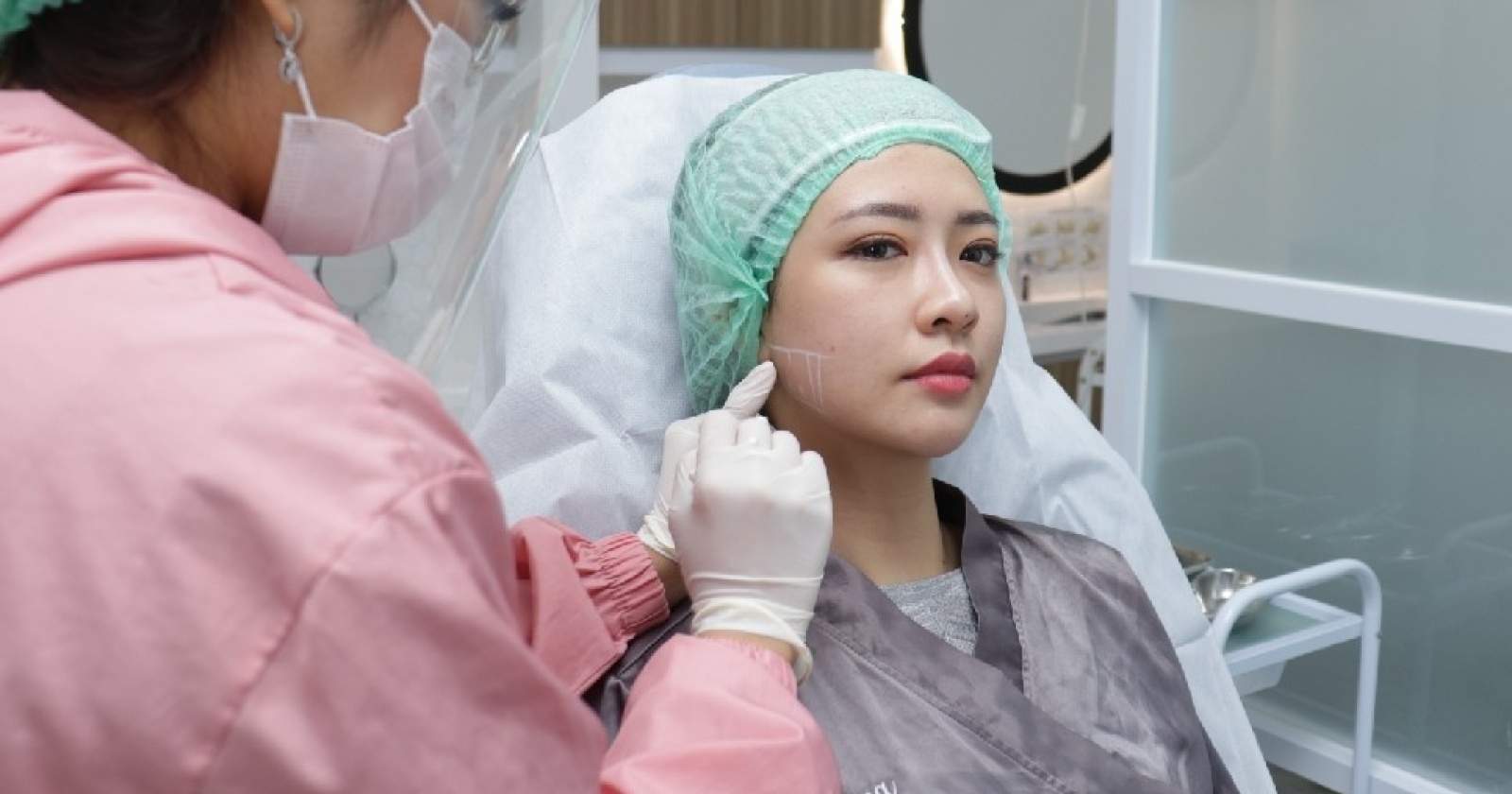 botox natural - ilustrasi berita Menjaga Karakter Wajah melalui Tren Botox Natural untuk Contouring Proporsional