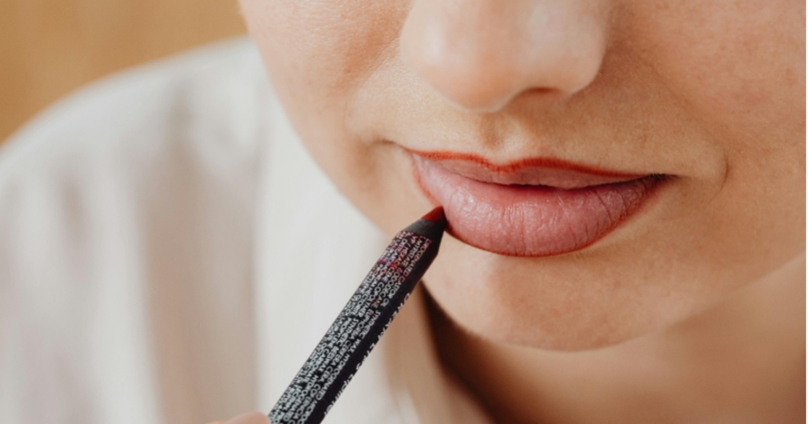 lip liner natural - ilustrasi berita Lip liner natural: trik rapi untuk bibir tebal dan gelap