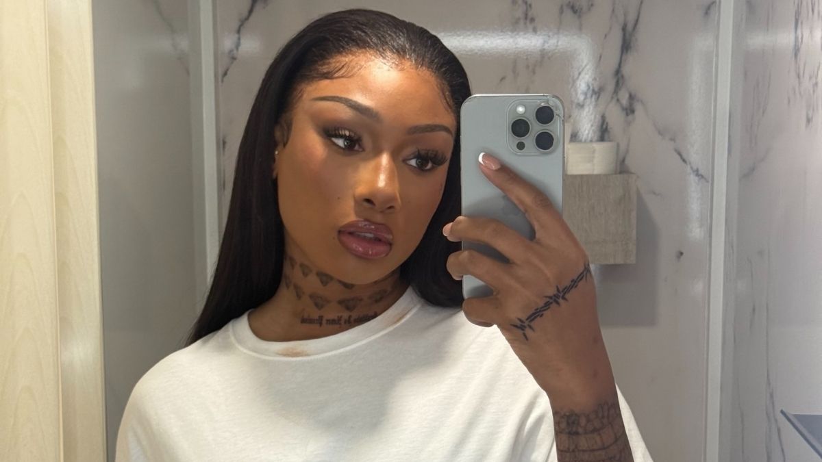 sarawong micro minidress Megan Thee Stallion Tampil Berani dengan Sarawong… sarawong micro minidress - ilustrasi berita Megan Thee Stallion Tampil Berani dengan Sarawong Micro Minidress di…