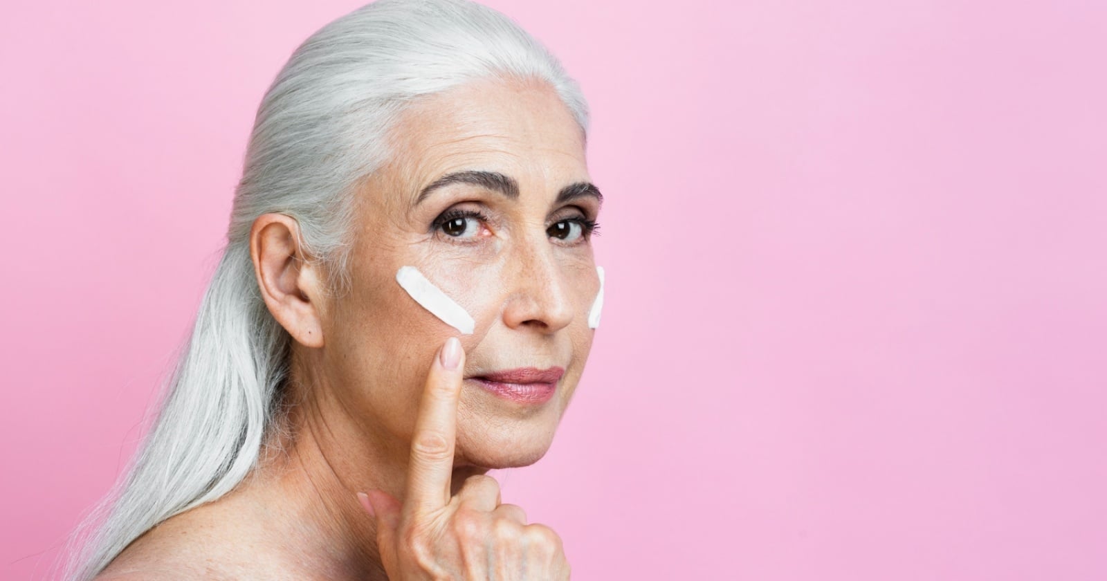 sunscreen flek hitam - ilustrasi berita Sunscreen Flek Hitam: 3 Rekomendasi Produk Berdasarkan Review