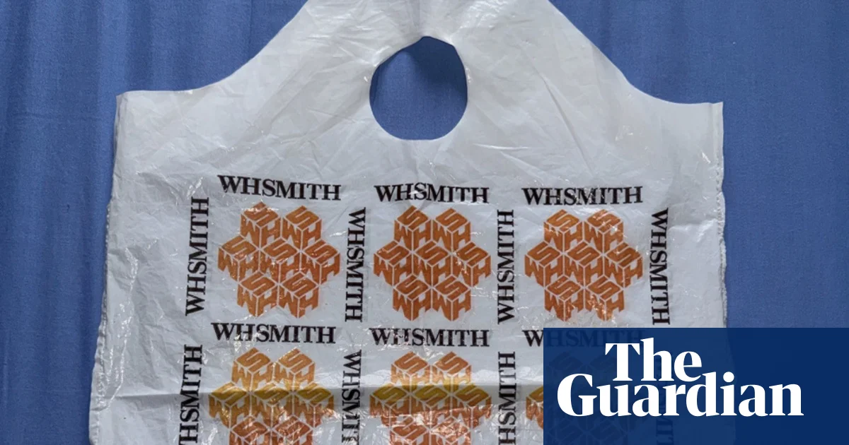 tas belanja klasik - ilustrasi berita Tas Belanja Klasik Kembali Dicari: Dari WH Smith hingga Tesco